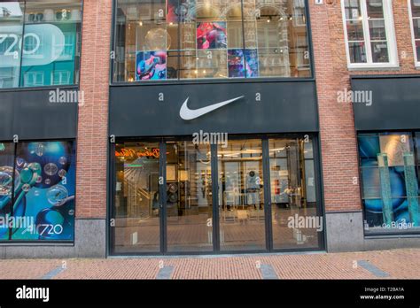 nike hoofdkantoor in amsterdam emailadres|nike shop amsterdam.